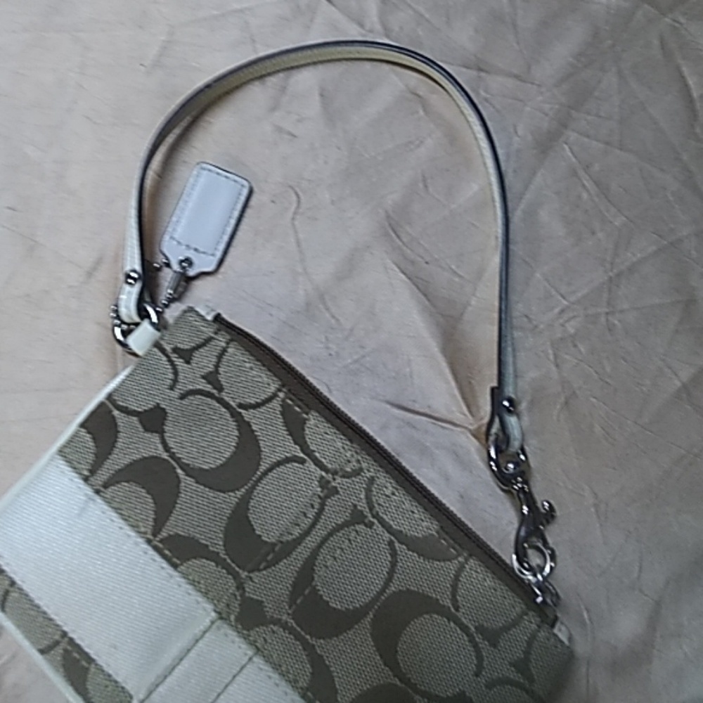 Coach wristlet - Picture 3 of 4
